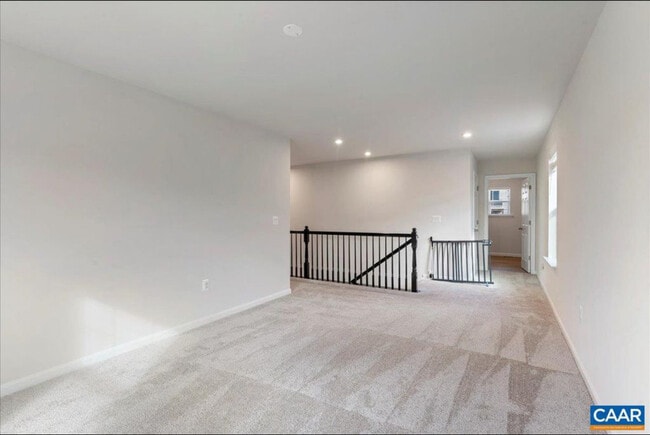 Building Photo - 407 Meadows Dr