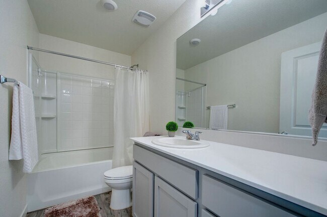 Building Photo - Terrific 4 bedroom available for rent - Al...
