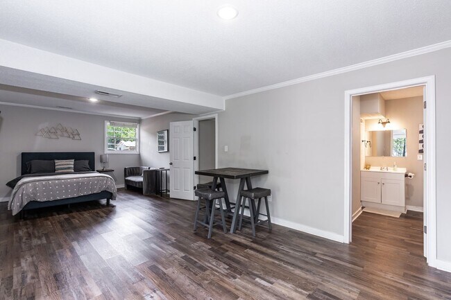 Building Photo - 2212 Foxtrot Rd