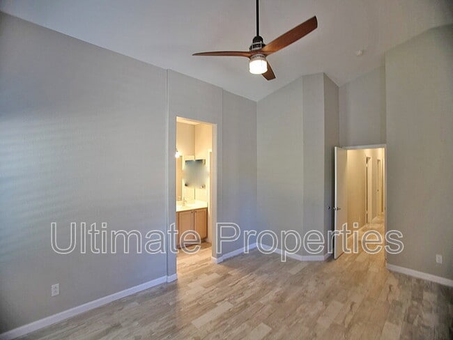 Building Photo - 3926 W Hackamore Dr