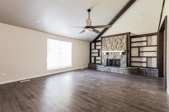 Building Photo - 8829 Parkridge Dr