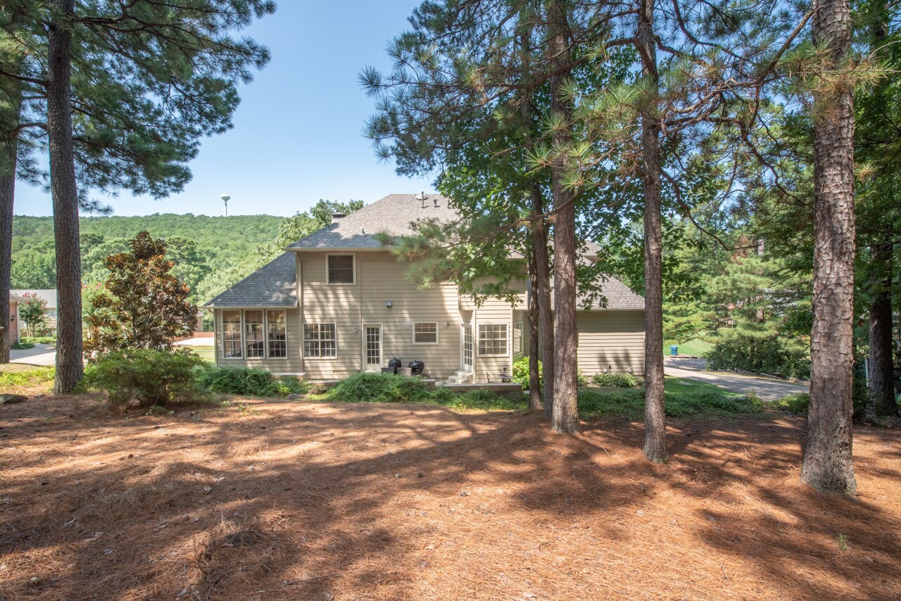 Building Photo - 15 Lorian Dr