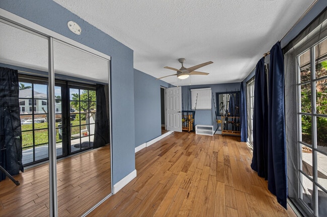 Building Photo - 2680 NE 24th St