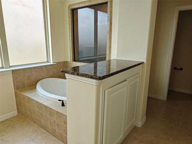 Building Photo - 5551 Twin Rivers Ln