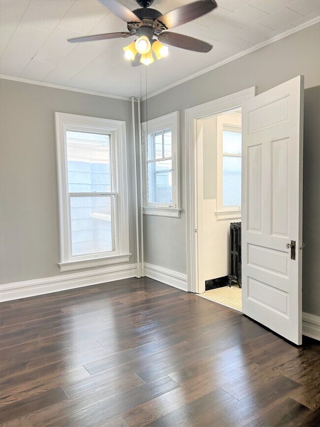 Building Photo - 508 S 6th St