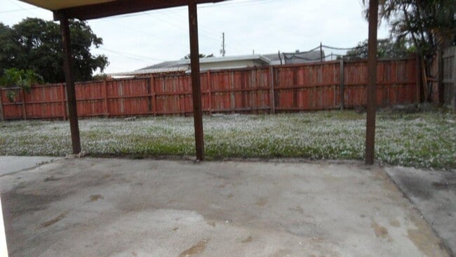 Building Photo - 700 N 70th Ave