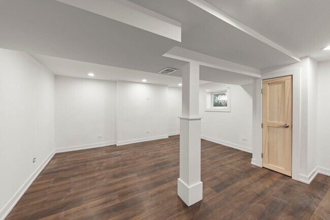 Building Photo - 118 N President St
