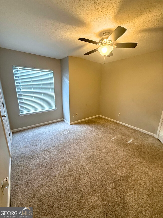 Building Photo - 122 Royal Acres Cir