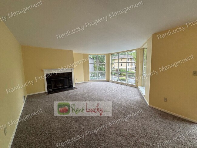 Building Photo - Gorgeous 2 Bedroom Condo with Secured Parking in Unbeatable Bellevue Location!!