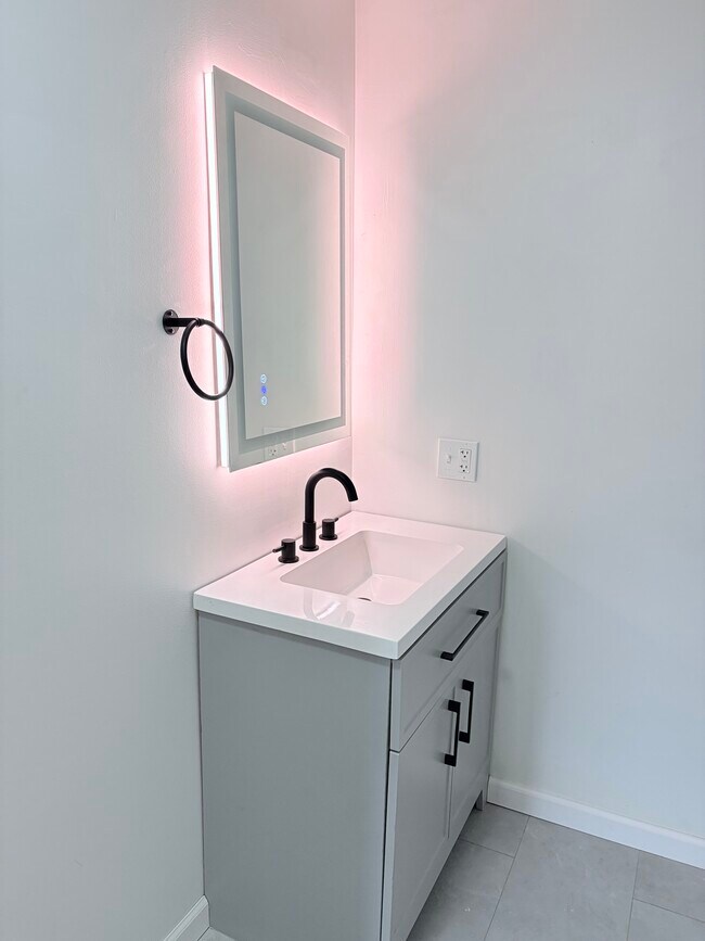 Building Photo - 338 Prestley Rd