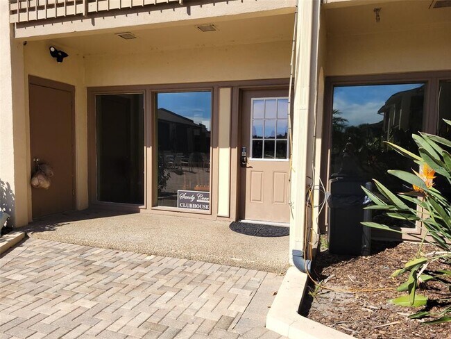 Building Photo - 596 Orange Dr