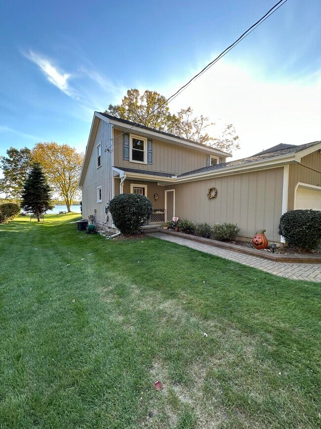 Building Photo - 5550 Joslin Dr