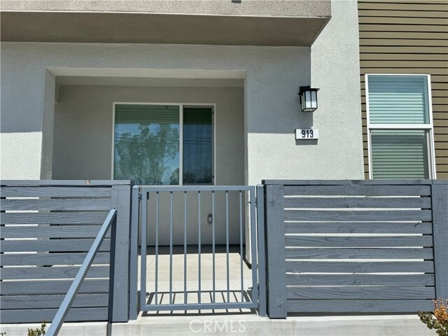 Building Photo - 913 E 2nd St