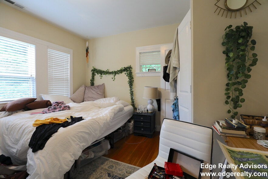 Building Photo - 55 Dunboy St