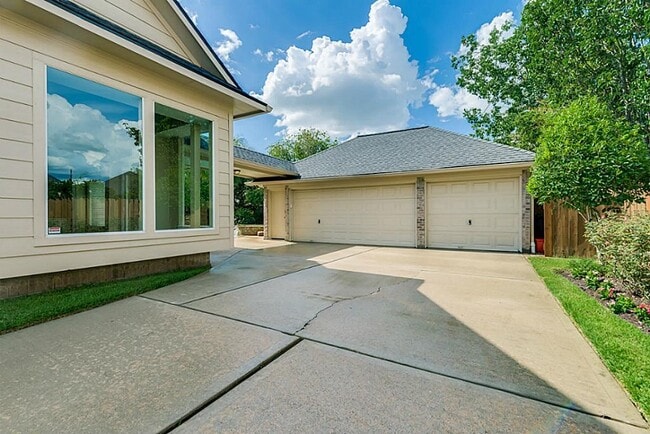 Building Photo - 22418 Bridgehaven Dr