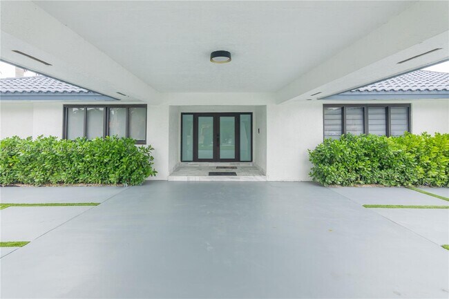 Building Photo - 3850 SW 130th Ave