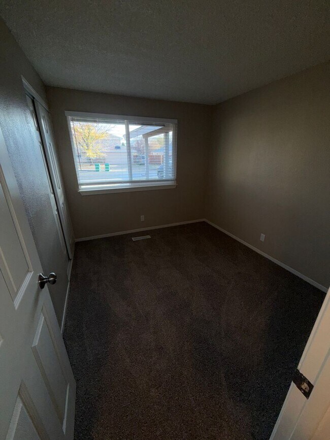 Building Photo - Upgrade Your Living: Spacious 4-Bedroom Ho...