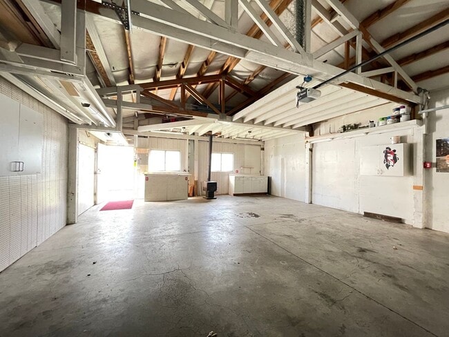 Building Photo - Northside 3 Bedroom Fenced with Huge Shop