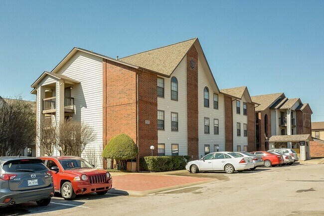 Building Photo - 218 N Texas Blvd