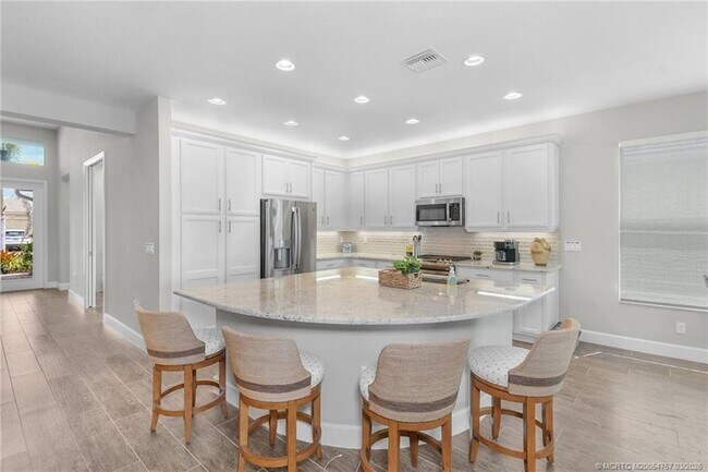Building Photo - 11933 SW Coral Cove Pkwy