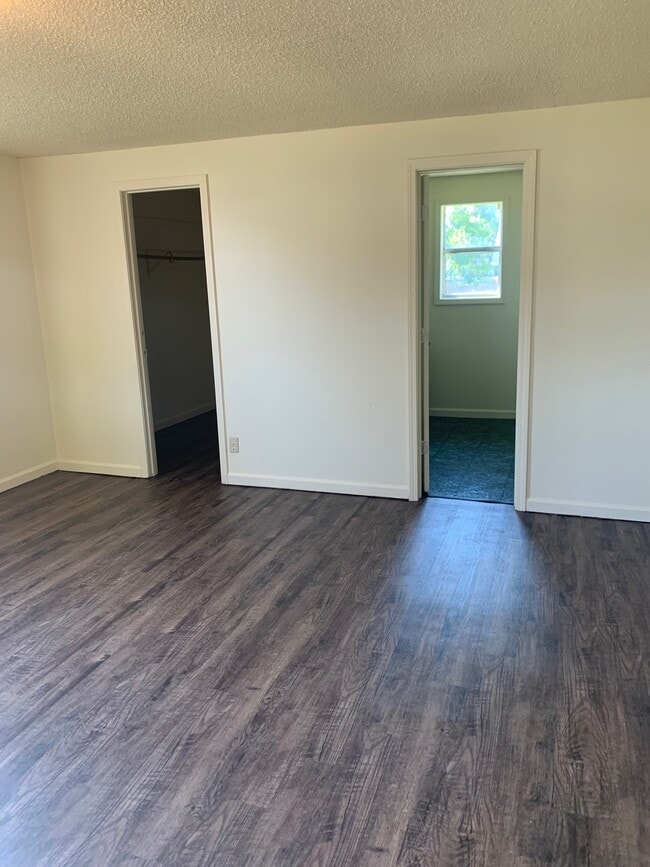 Building Photo - 109 White Oak St