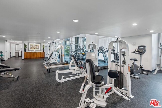 Building Photo - 13650 Marina Pointe Dr