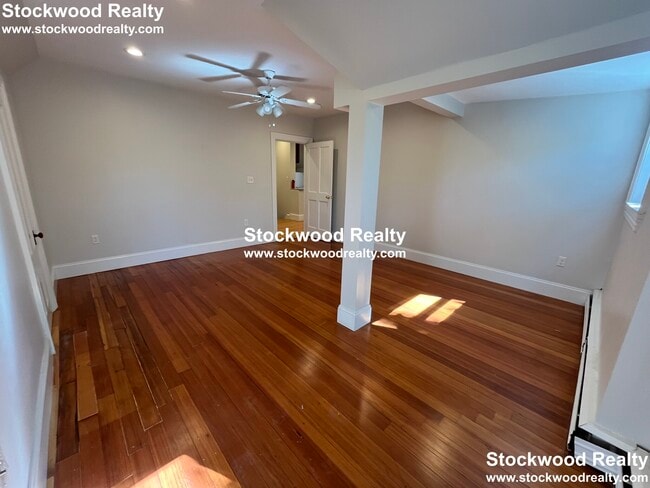 Building Photo - 90 Lyndhurst St