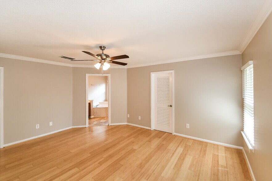 Building Photo - 425 Queen Anne Ct