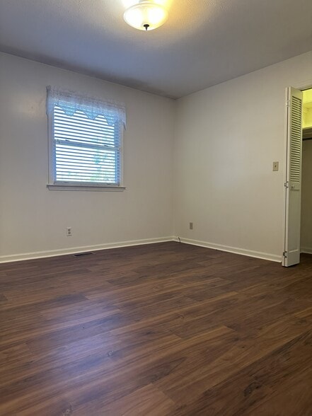 Building Photo - 625 Clearview Dr