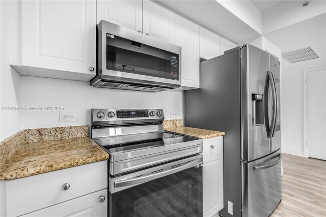 Building Photo - 19501 W Country Club Dr