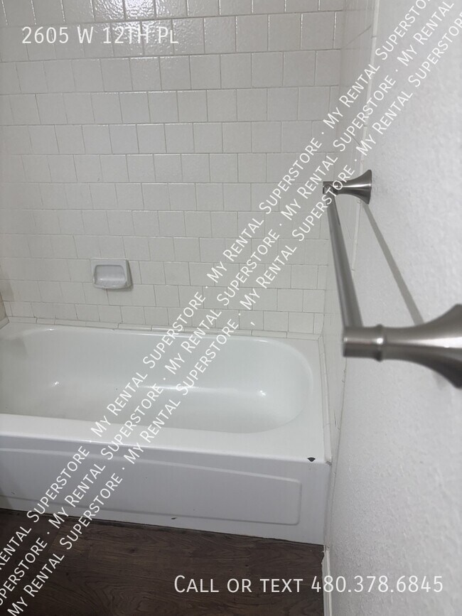 Building Photo - 2605 W 12th Pl