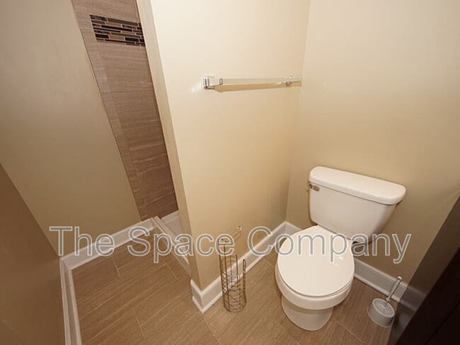 Building Photo - 126 Logan St