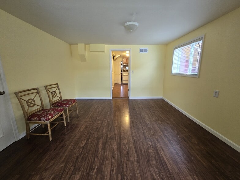 Building Photo - 706 Athens St