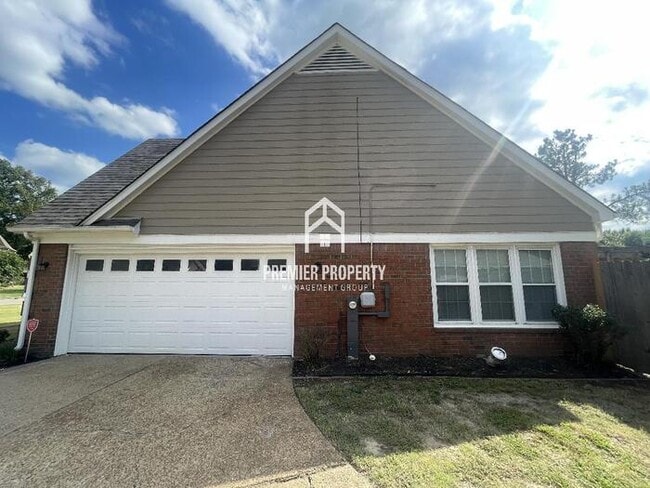 Building Photo - 1585 Wood Farms Dr