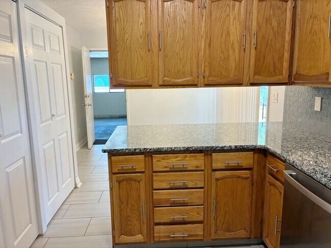 Building Photo - Spacious 5 Bed, 3 Bath Home for Rent in Idaho Falls!