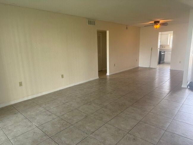 Building Photo - Avalon Unit 6