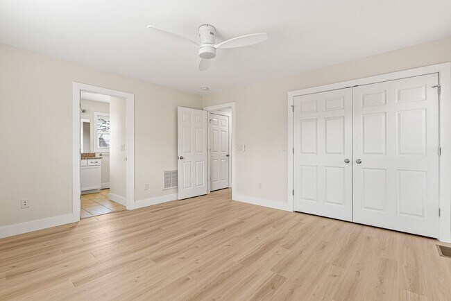 Building Photo - House in Kenilworth - Beautifully Refreshed!