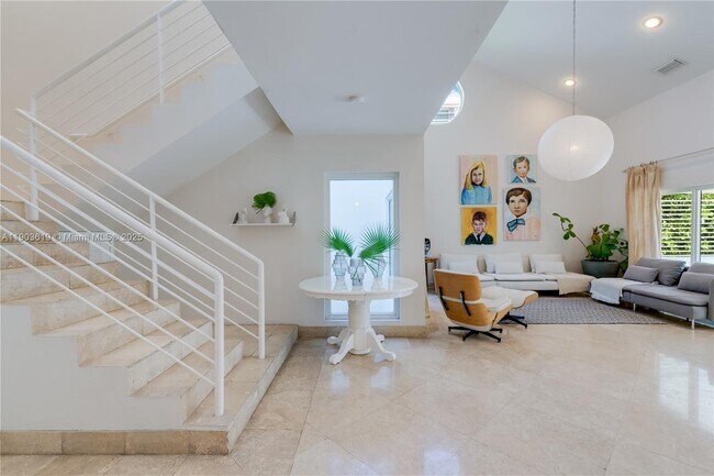 Building Photo - 525 Glenridge Rd