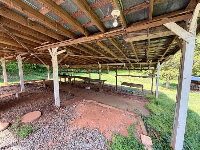 Building Photo - Hamptonville - HWY 901 - 3 Bedroom/ 1 Bathroom