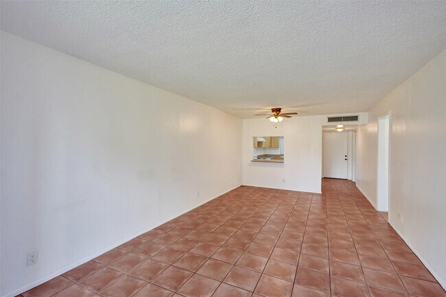 Building Photo - 9481 Evergreen Pl