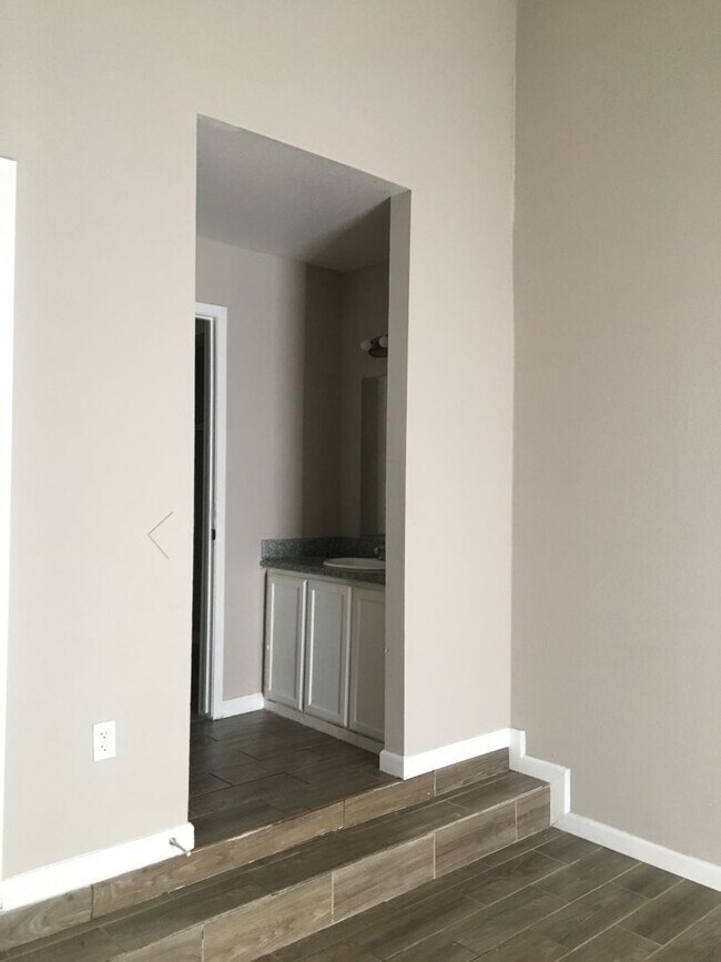 Building Photo - 3 bedroom townhouse in Southwest Area