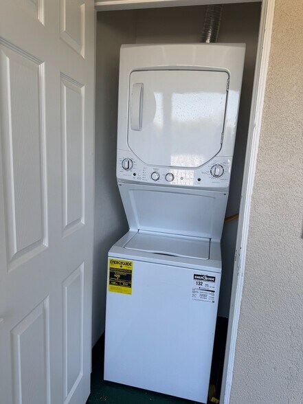 Building Photo - 4041 Franklin Ave