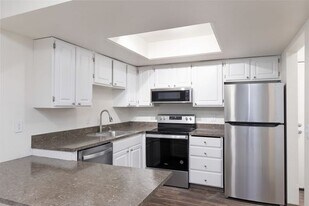 Building Photo - 1550 NE 177th St