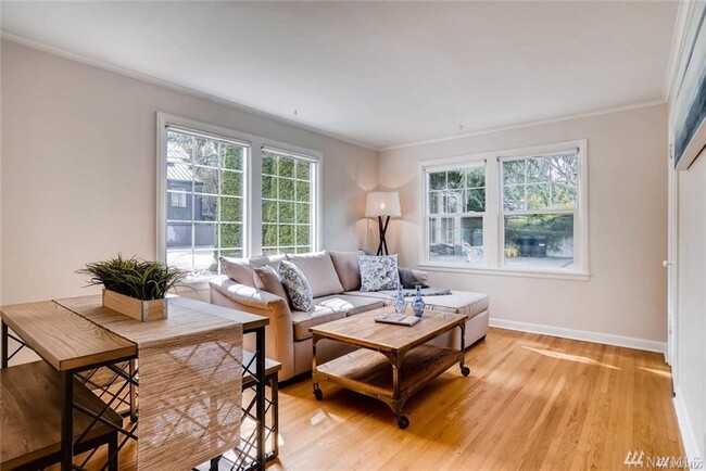 Living room (1) - 9603 15th Ave NE