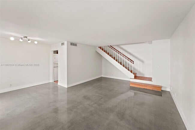 Building Photo - 7911 Camino Cir