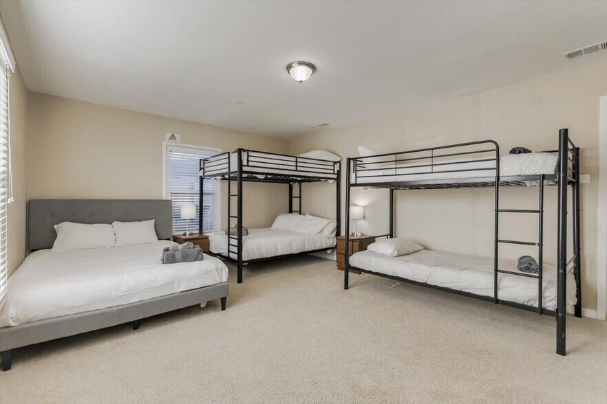 Building Photo - 1919 Puritan Dr