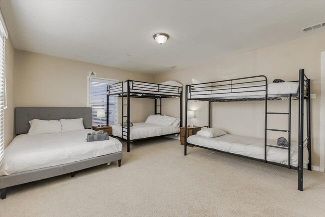 Building Photo - 1919 Puritan Dr