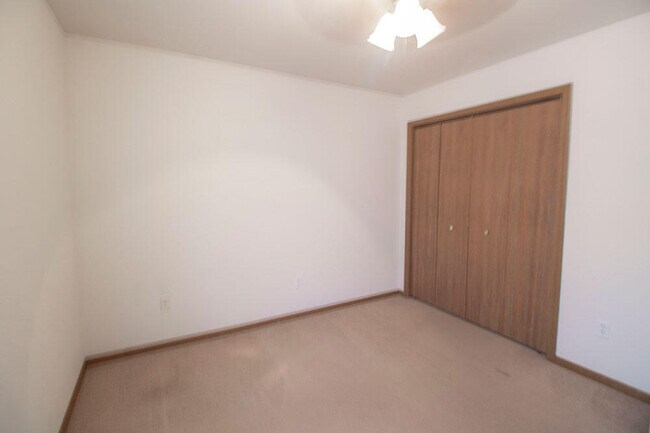 Building Photo - 1601 Smiley Ln