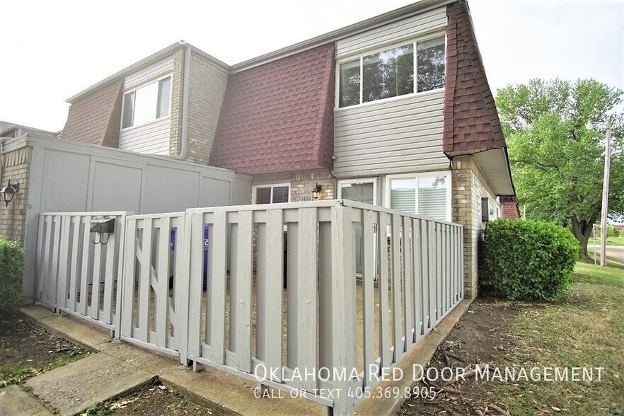 Building Photo - 1400 Bill Carrol Dr