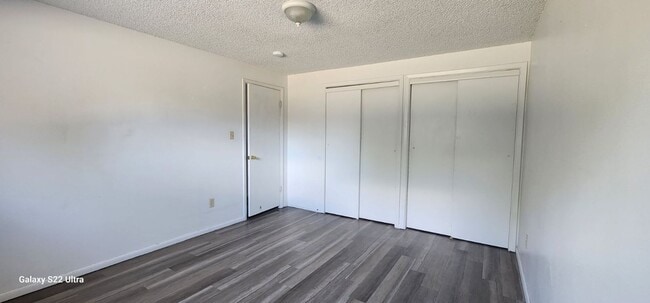 Building Photo - Garden level 2 bed, 1 bath apartment in Ch...